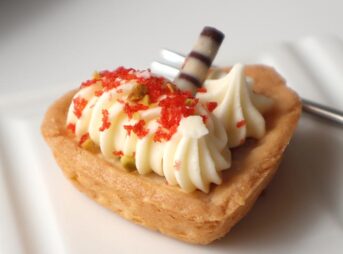 バターの女王 | 発酵バター24％配合生地×ベイクドショコラ生地！ハート型が可愛い「バタータルト バター」