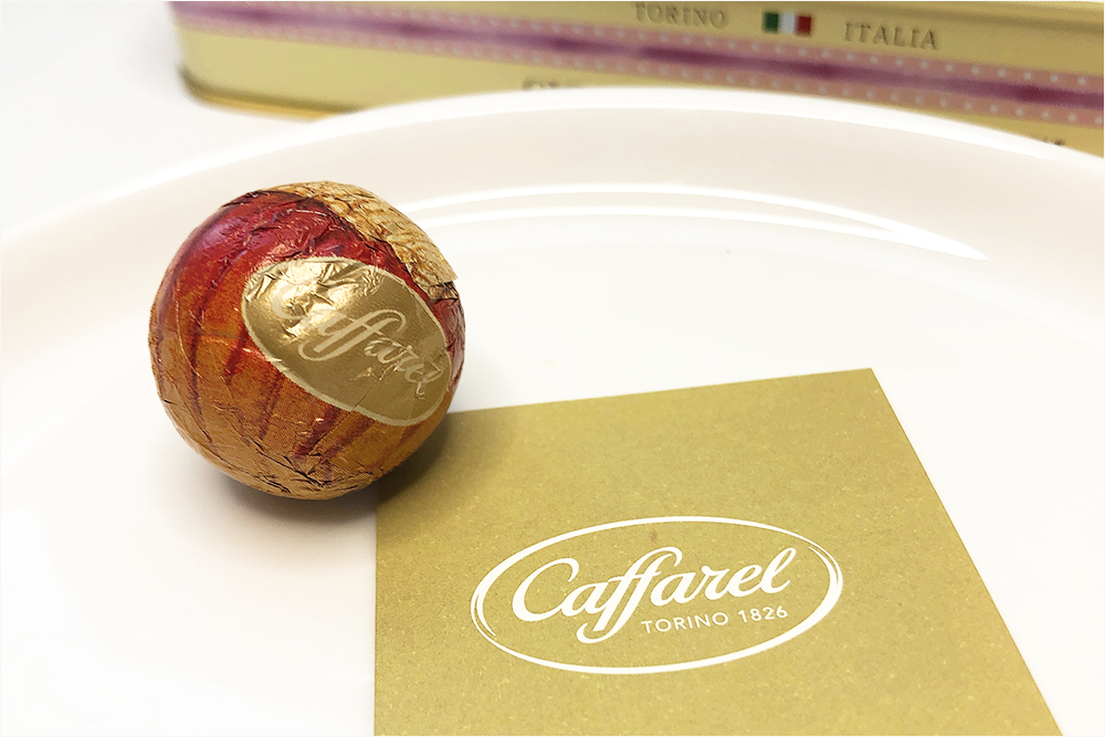 お取り寄せスイーツ　Caffarel　カファレル　チョコレート　ジャンドゥーヤ　イタリア　チョコレート缶