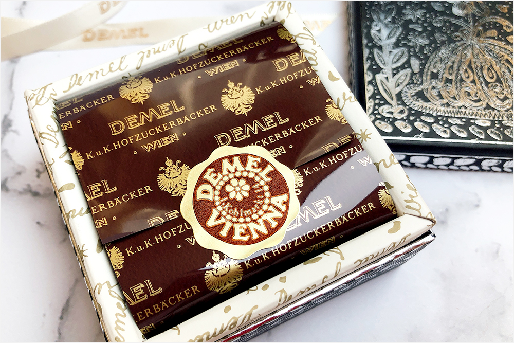 お取り寄せ　DEMEL　デメル　オーストリア　ウィーン　季節限定　秋冬限定　チョコレート　ショコラーデントルテ　ジャンドゥーヤ　パケ買い　高級　バレンタイン
