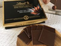 Lindt(リンツ)　スイスシン　ダークチョコレート