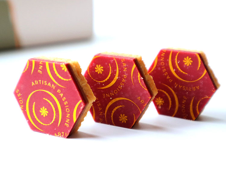 アルティザン・パシオネ「プティ サブレ ジャンドゥージャ フランボワーズ」の見た目と特徴