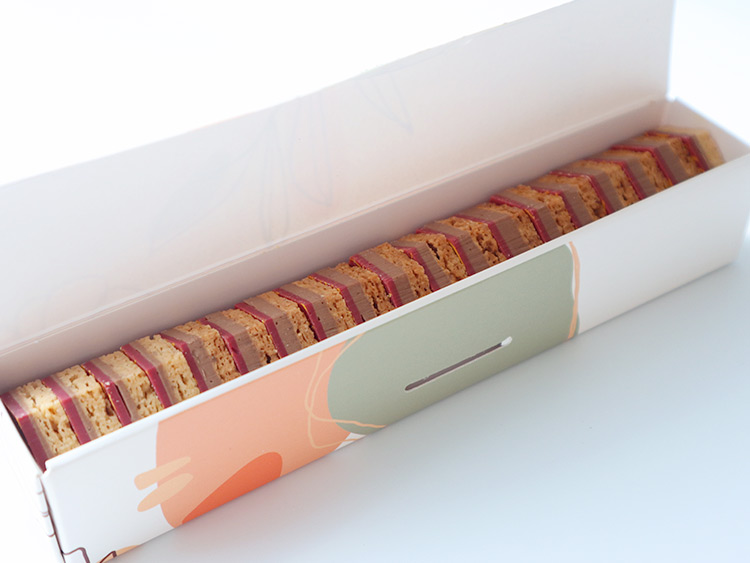 アルティザン・パシオネ「プティ サブレ ジャンドゥージャ フランボワーズ」のパッケージ内容とサブレ