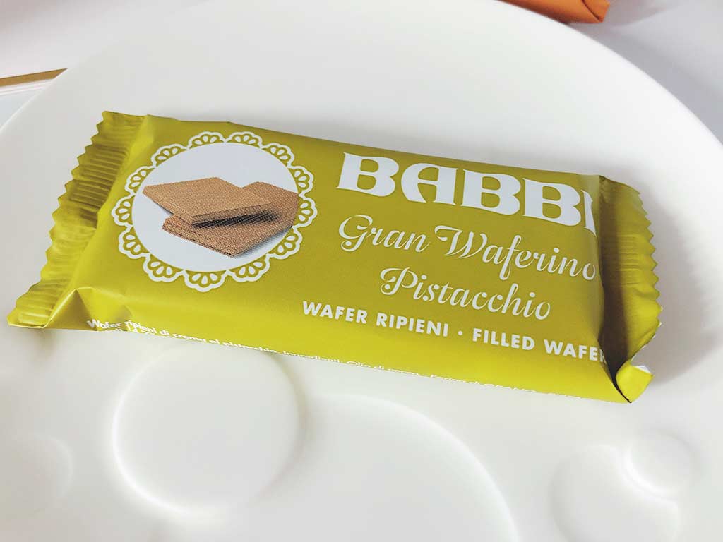 BABBI(バビ)　グランワッフェリーニ　ピスタチオ味はピスタチオ色のパッケージ