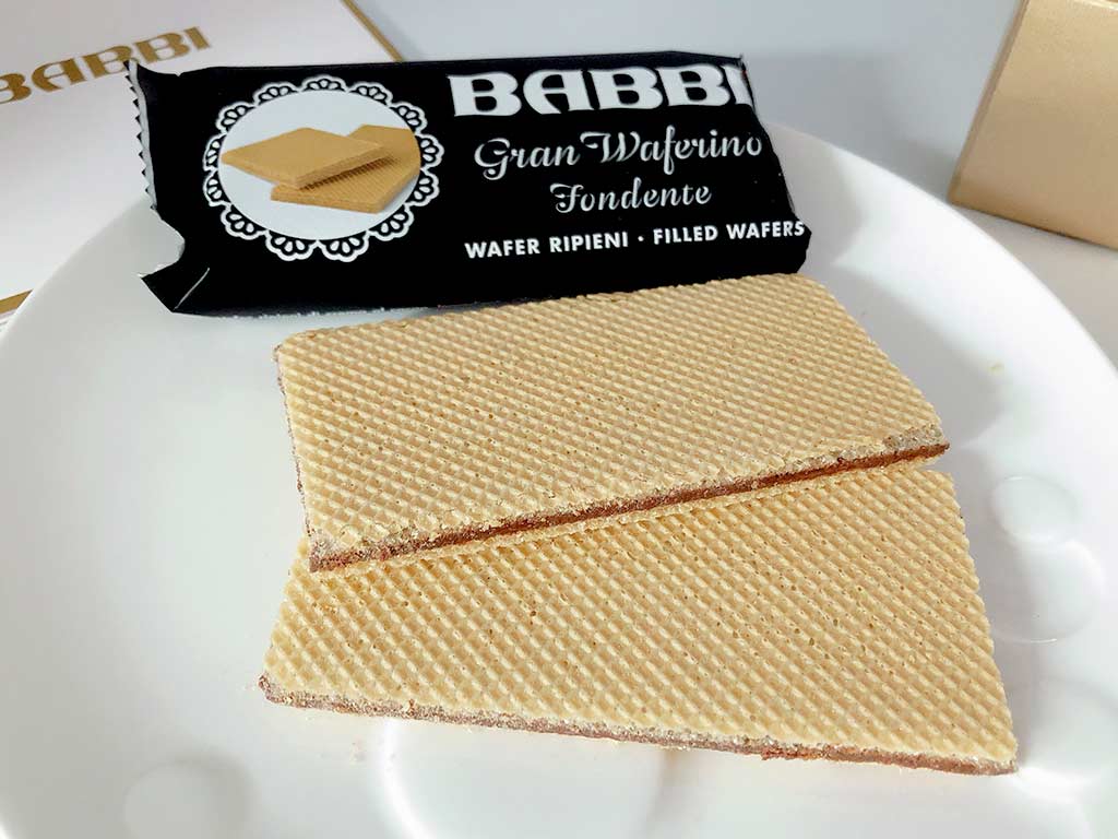 BABBI(バビ)　グランワッフェリーニ　黒のパッケージはチョコレート