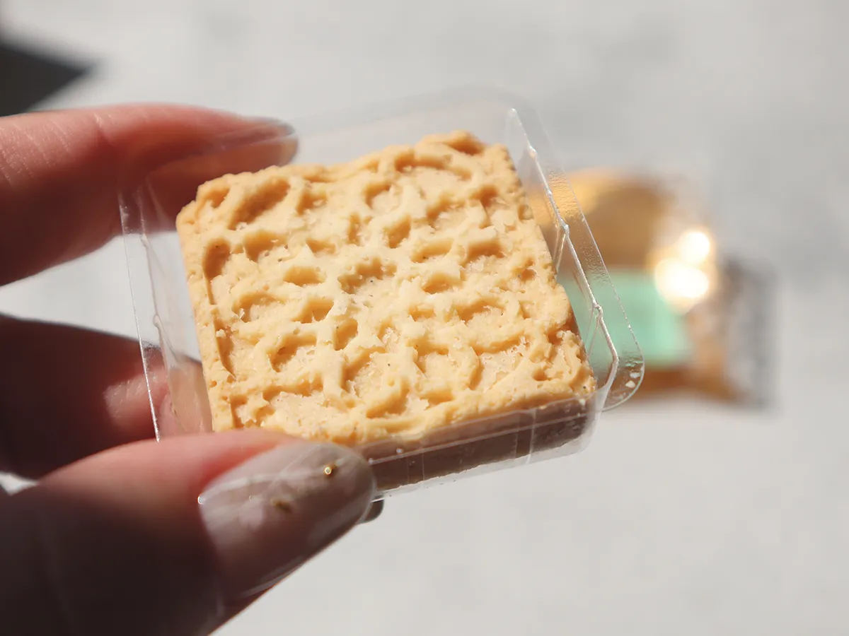 ベルアメール 焼きショコラ 手で持った時の大きさ