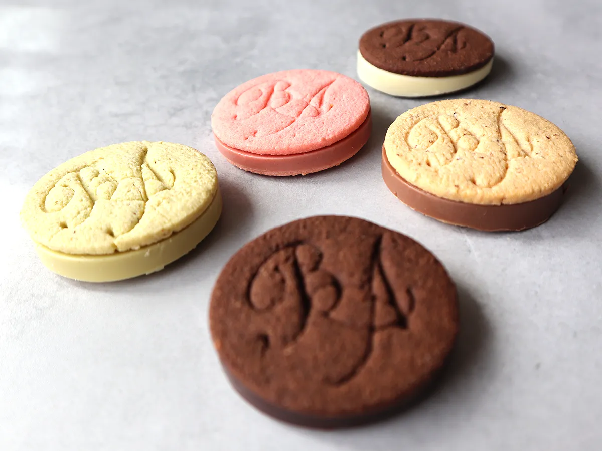 見た目も味も満足できる華やかなチョコレートサンド