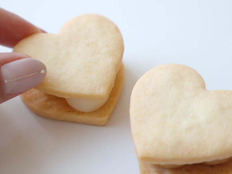 バターの女王 バターサンドクッキー サイズ感