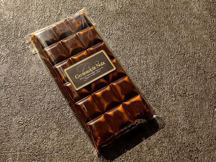 セルノー・ドゥ・ノワ タブレット プラリネのパッケージ