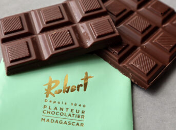 ショコラマダガスカル | 杏仁を思わせる余韻が広がる「ロベール ミルクチョコレート45％ トンカナッツ」
