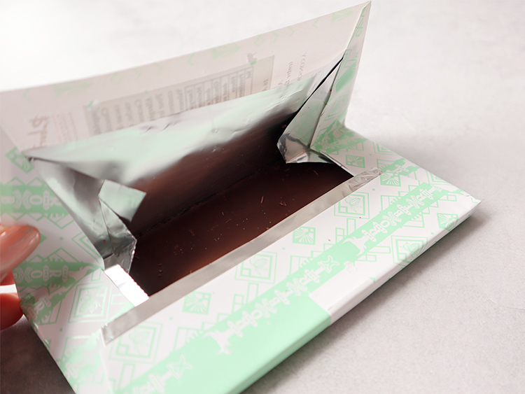 ロベール ミルクチョコレート45％ トンカナッツ パッケージ内容