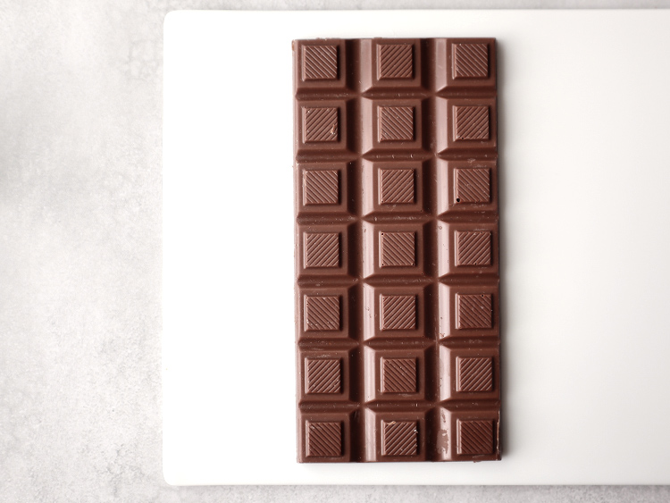 ロベール ミルクチョコレート45％ トンカナッツ チョコレートの見た目