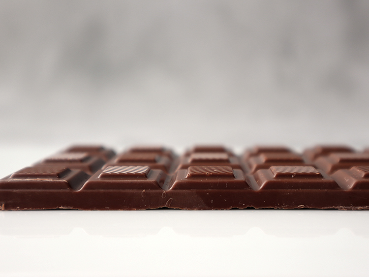 ロベール ミルクチョコレート45％ トンカナッツ チョコレートの見た目