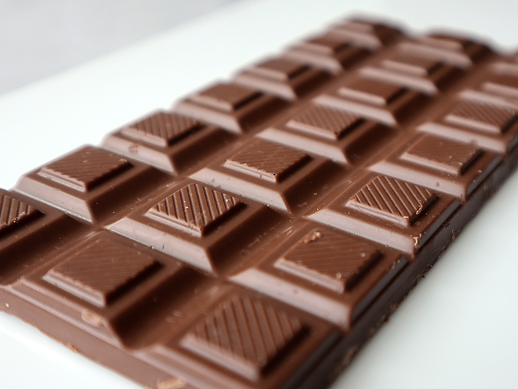 ロベール ミルクチョコレート45％ トンカナッツ チョコレートの見た目