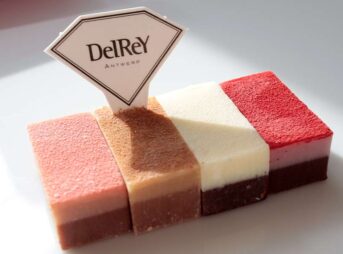 デルレイ | 口どけ10秒、余韻20秒。2層構造の生チョコレート「ハーモニアス」繊細な口どけと重なり合う味わいを実食レビュー