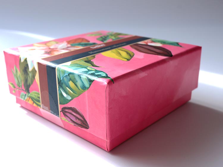 デルレイ「ハーモニアス」2層構造生チョコレートのパッケージ