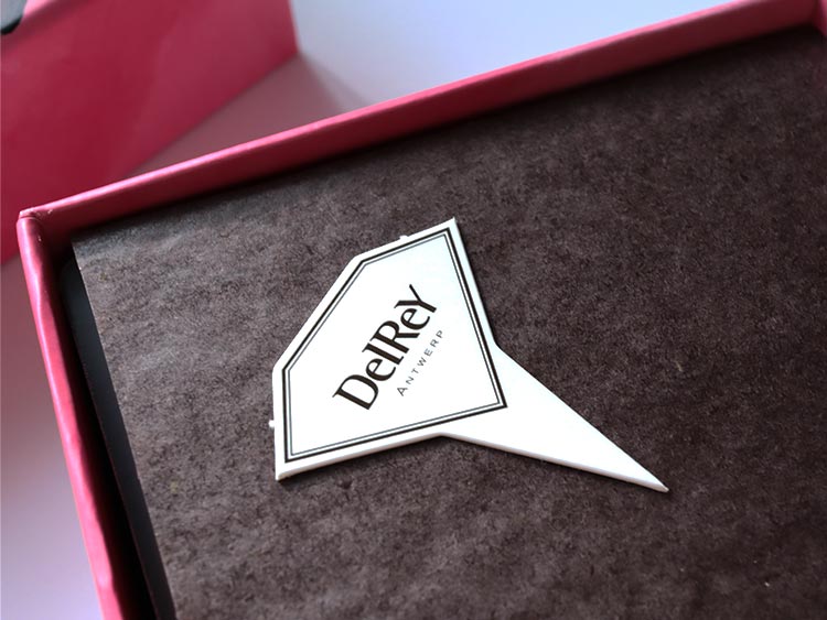 デルレイ「ハーモニアス」8個入のパッケージ内容とショコラ