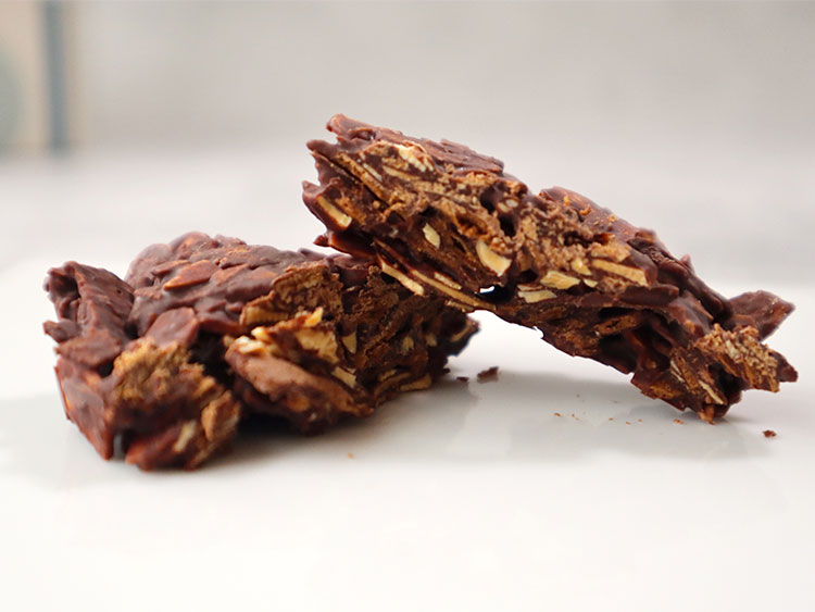 クレランタン塩ショコラの断面と食感