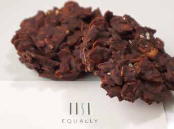 イクアリー | バレンタイン限定フレーバー「クレランタン・塩ショコラ」ザクザク食感と大人の味わいをレビュー