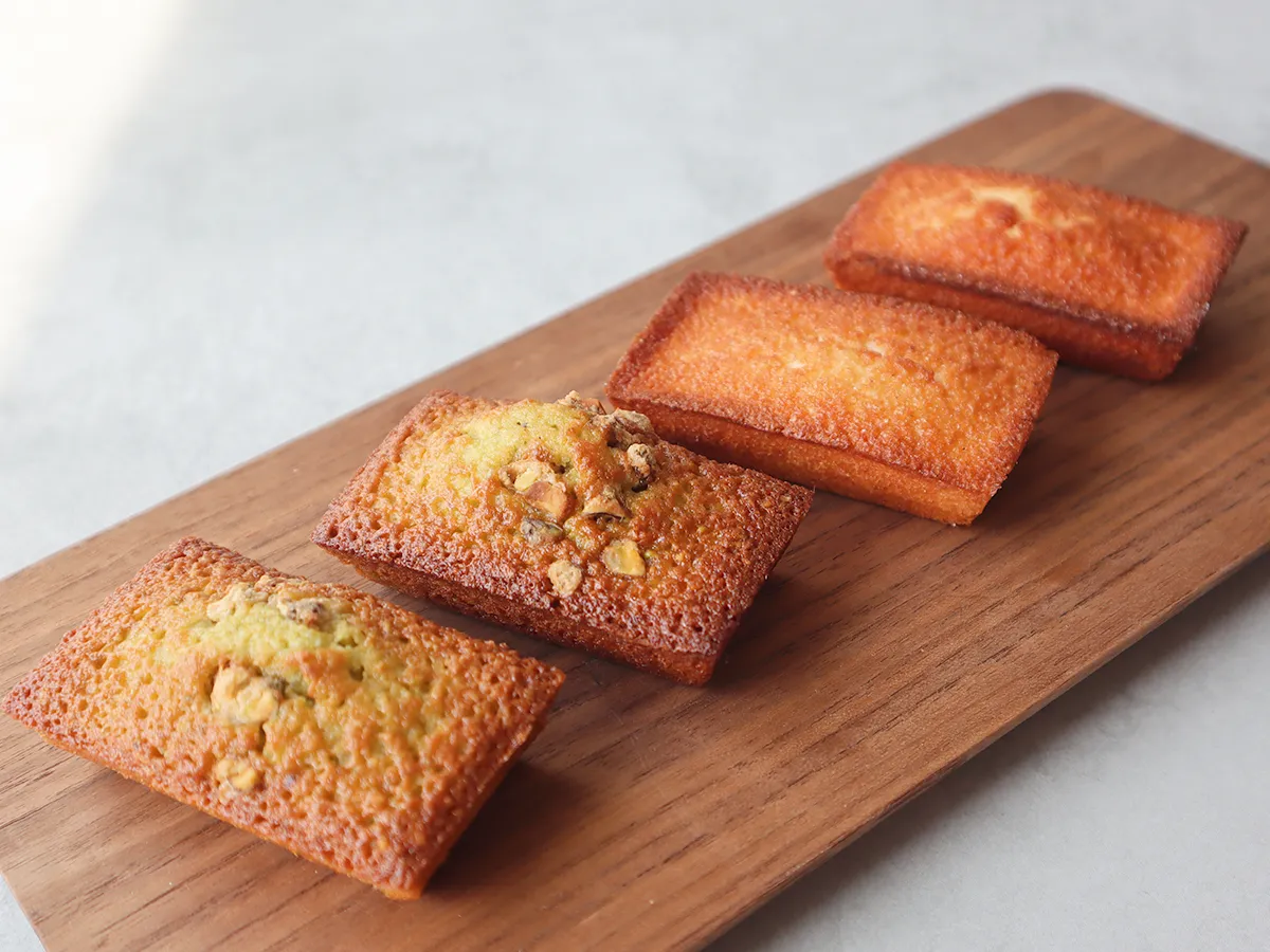 habitude（アビテュード） のフィナンシェ。美しい焼き色とカリッとした表面の質感。