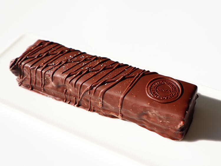 ホレンディッシェ・カカオシュトゥーベの銀座三越限定「銀座ミルフィーユクランチ」。