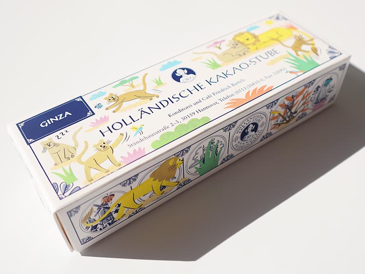 ホレンディッシェ・カカオシュトゥーベの銀座三越限定「銀座ミルフィーユクランチ」。イラストが描かれたパッケージ。