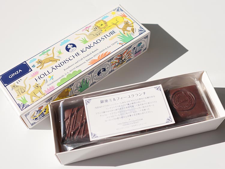 ホレンディッシェ・カカオシュトゥーベの銀座三越限定「銀座ミルフィーユクランチ」。パッケージ内容。