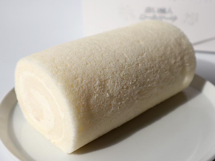白い恋人ロールケーキの見た目と大きさ