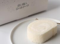 白い恋人ロールケーキ | 石屋製菓が手掛ける新たな北海道スイーツで贅沢なおうちカフェ時間を