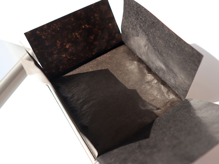 ジャック・ジュナン ボンボンショコラ 中紙と緩衝材