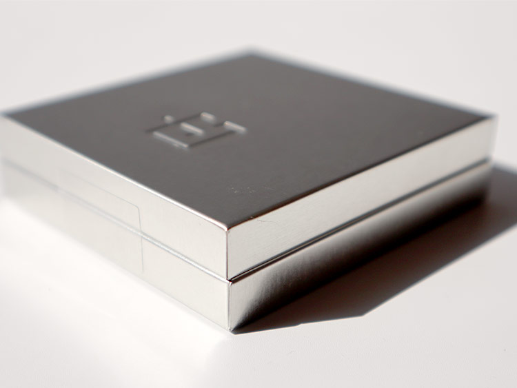 ジャック・ジュナン ボンボンショコラ 缶パッケージ