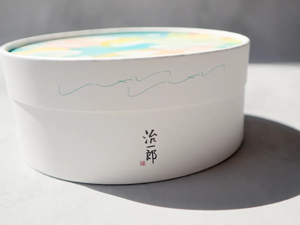 治一郎 しゃりしゃりバウム パッケージ 外箱 デザイン サイズ感