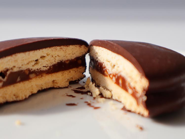 治一郎「キャラメルチョコサンド」の断面