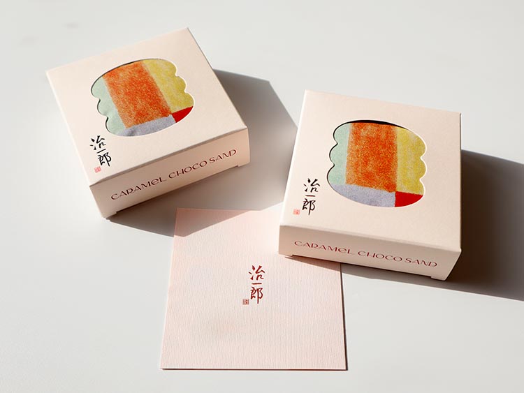 治一郎「キャラメルチョコサンド」の外箱パッケージ
