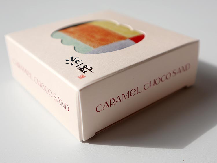 治一郎「キャラメルチョコサンド」の外箱パッケージ