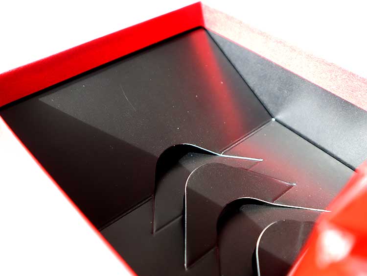 神戸フランツ 神戸苺トリュフサブレ 個包装と箱内部のパッケージ内容