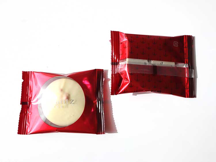 神戸フランツ 神戸苺トリュフサブレ 個包装と箱内部のパッケージ内容