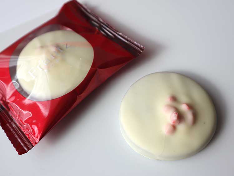 神戸フランツ 神戸苺トリュフサブレ ホワイトチョココーティングと苺トッピングの特徴