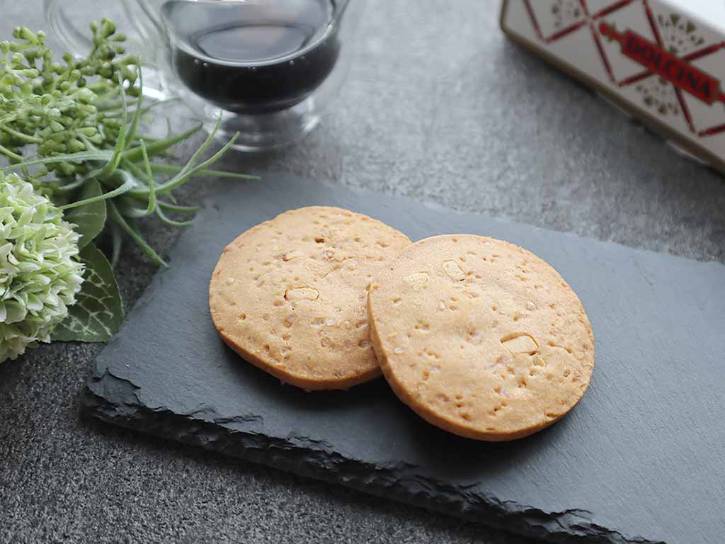 LeTAO(ルタオ)小樽本店限定　ドルチーナ・クワトロフォルマッジは濃厚なチーズの味わいがクセになる贅沢なクッキー