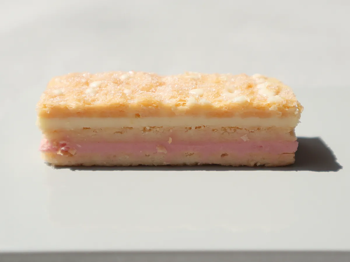ストロベリーミルフィーユのパイといちごフィリング