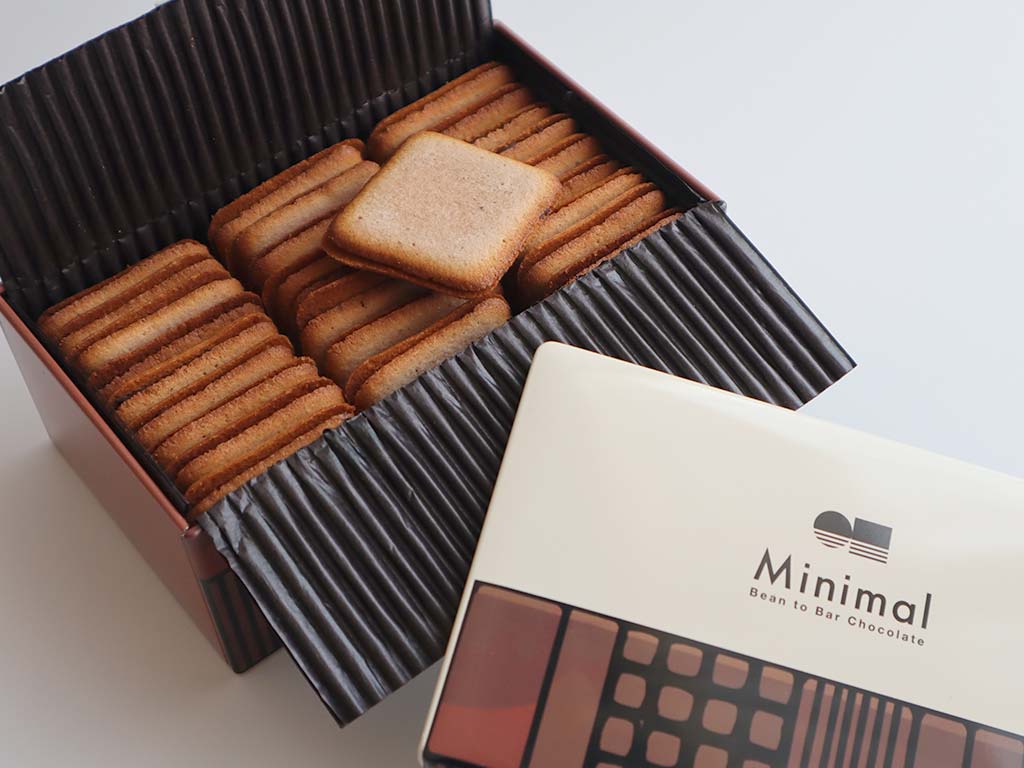 日本初スペシャルティチョコレート専門店　Bean to Bar Chocolate Minimal(ミニマル)　チョコレートラングドシャは2つの濃度のチョコをかけ合わせた贅沢な味わい