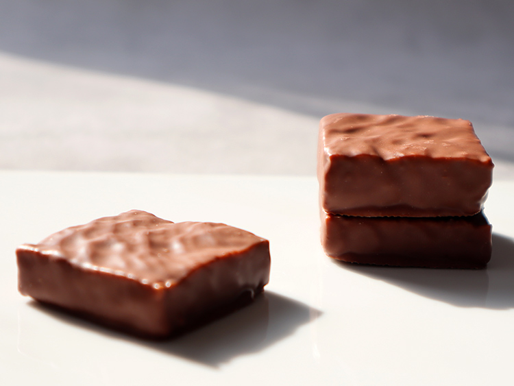 フィリップ・ベル クッキー 味わい ミルクチョココーティング ナッツの食感