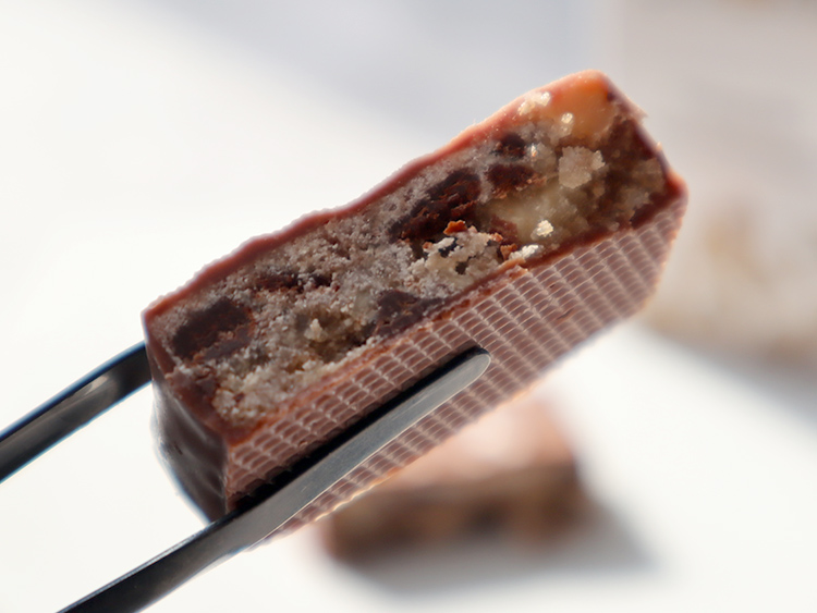 フィリップ・ベル クッキー 味わい ミルクチョココーティング ナッツの食感