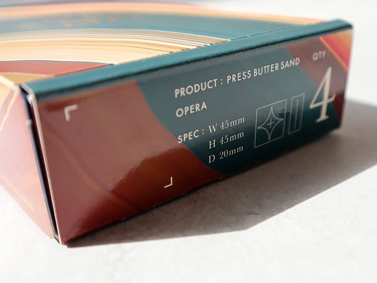 バレンタイン限定 バターサンドオペラの外箱デザイン