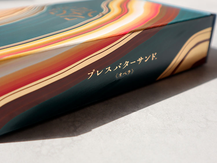 バレンタイン限定 バターサンドオペラの外箱デザイン