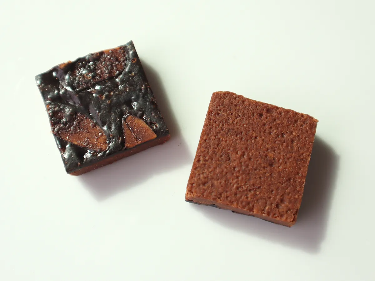 六縣堂フロランタン二層構造のクッキーとキャラメル部分