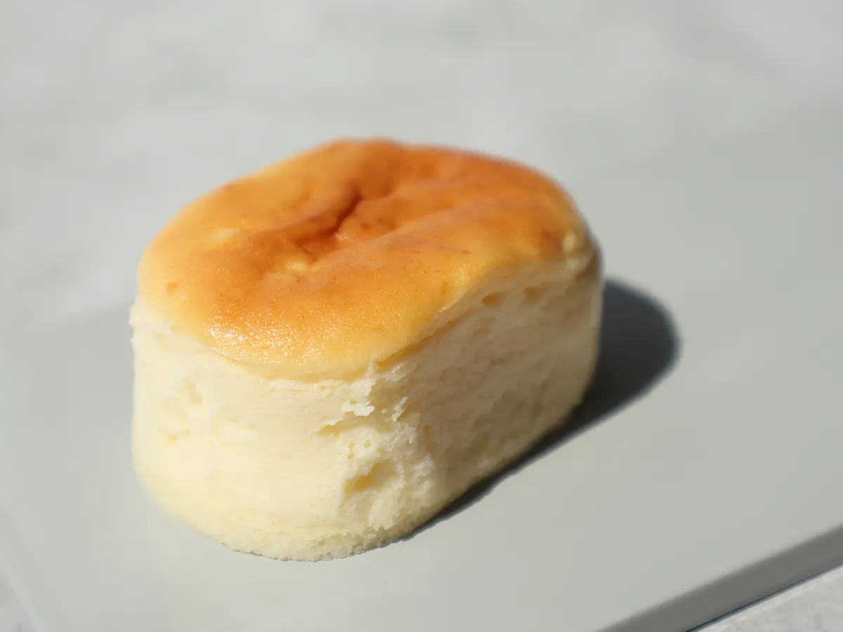 ふらの牛乳を使用したチーズケーキ
