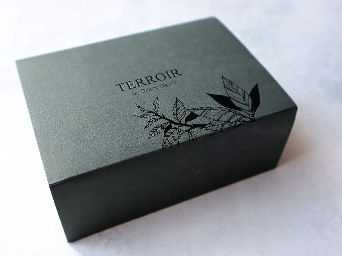 TERROIR「ヴァニーユクリスタル」のシックなスリーブパッケージ