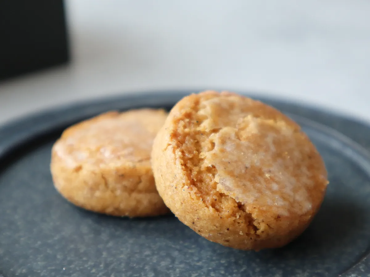 クリスタルバニラの黒い粒が見えるTERROIRのクッキー