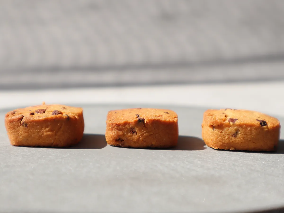 「カカオニブ」クッキーのサイズ・厚さ