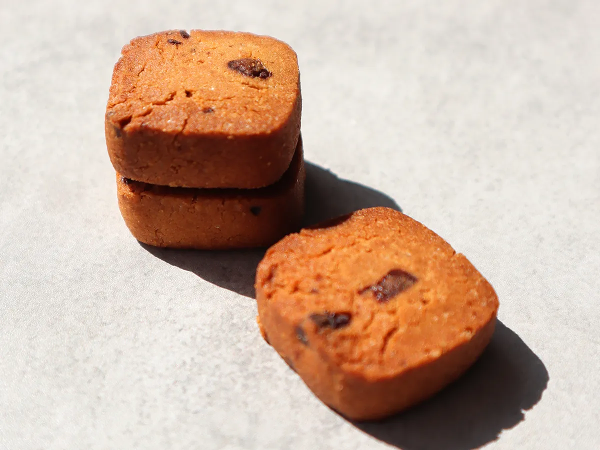 「高カカオチョコ」のサクッほろっとした食感